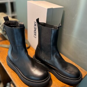 Stivaletti Made in Italy a Schio - foto di stivaletti neri